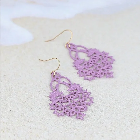 ‼️$4 Sale‼️🌻 NEW Purple Hollow Out Drop Earrings - Picture 3 of 3